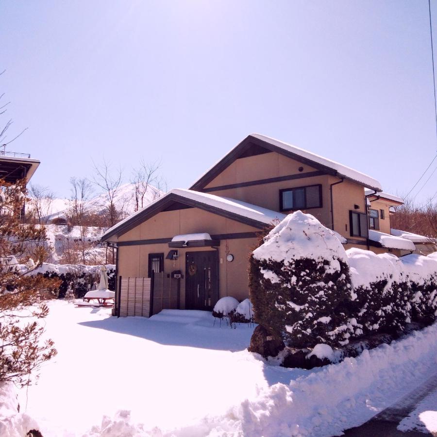 富士の樱house 宝栄 Villa Fujikawaguchiko Exterior foto